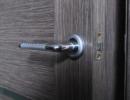 Tipuri de încuietori pentru uși, cerințe de bază și completări la mecanism, metode de instalare de bază Încuietoare pe ușa din față fără cheie