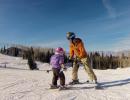 Sākušās nodarbības bērnu slēpošanas skolās Mācīt bērnam slēpot